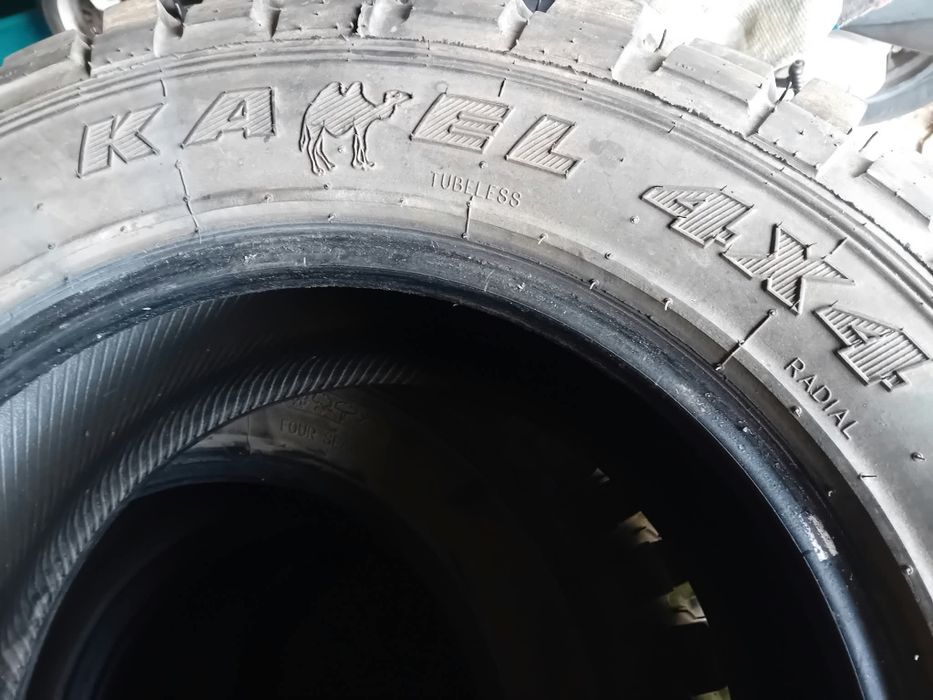 Vând anvelope pentru Jeep