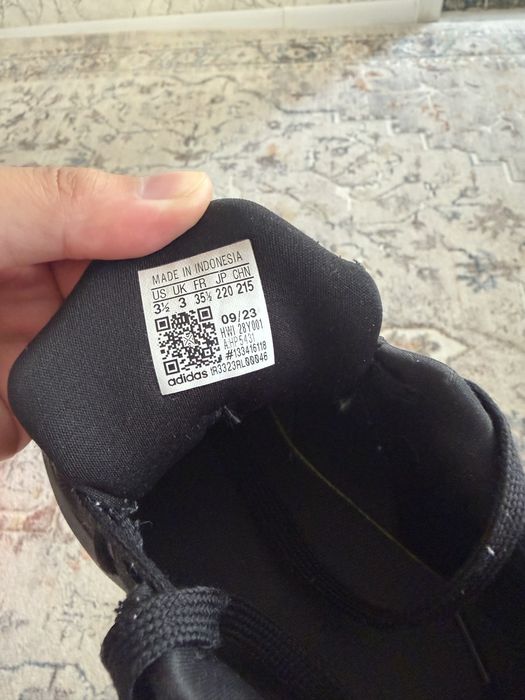 Продам кроссовки Adidas