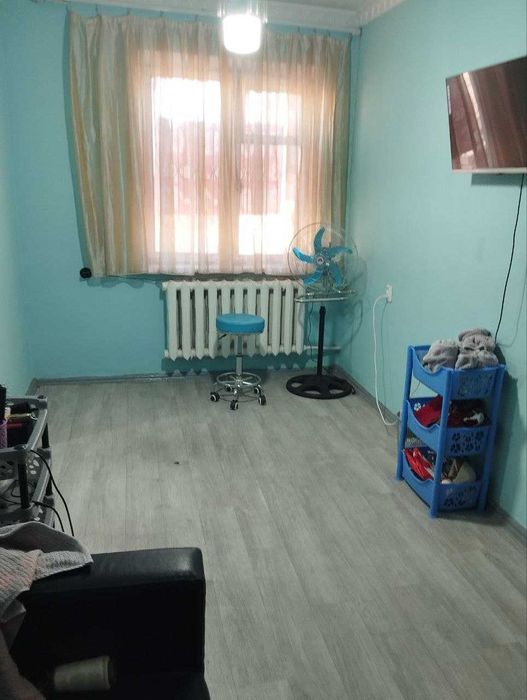 Чиланзар-1. Кирпичный дом, 3х комнатная квартира вдоль дороги. TL