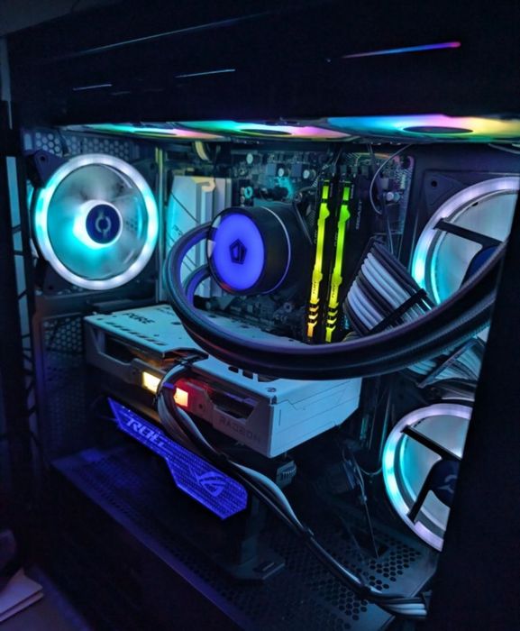 PC Gaming RX 9060 XT 16GB / RYZEN 7 5800X