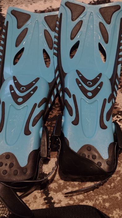 Продавам детски плавници