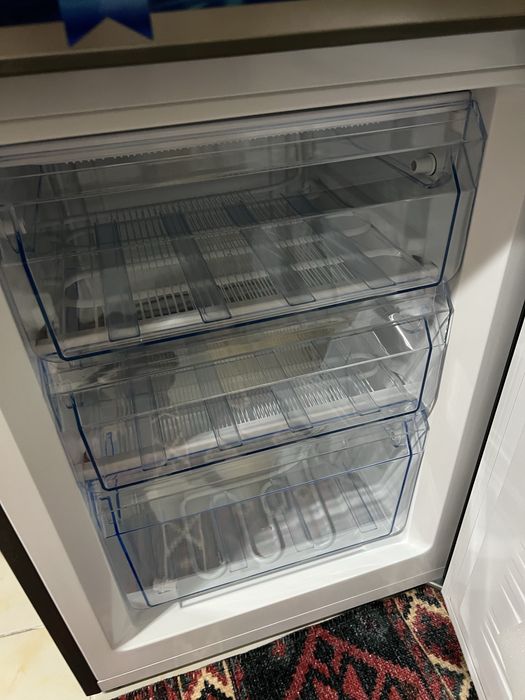 Продаю холодильник новый