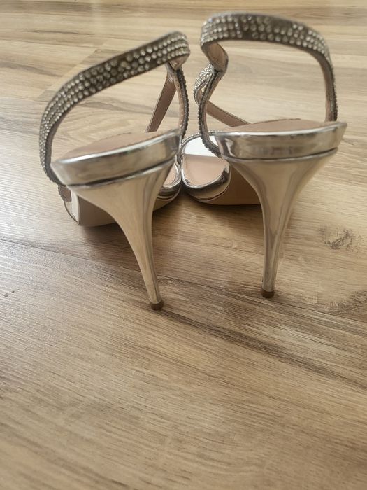 Sandale noi ,mărimea 37