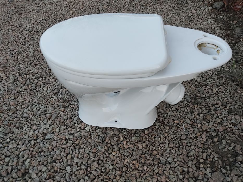 Унитаз без бочка.