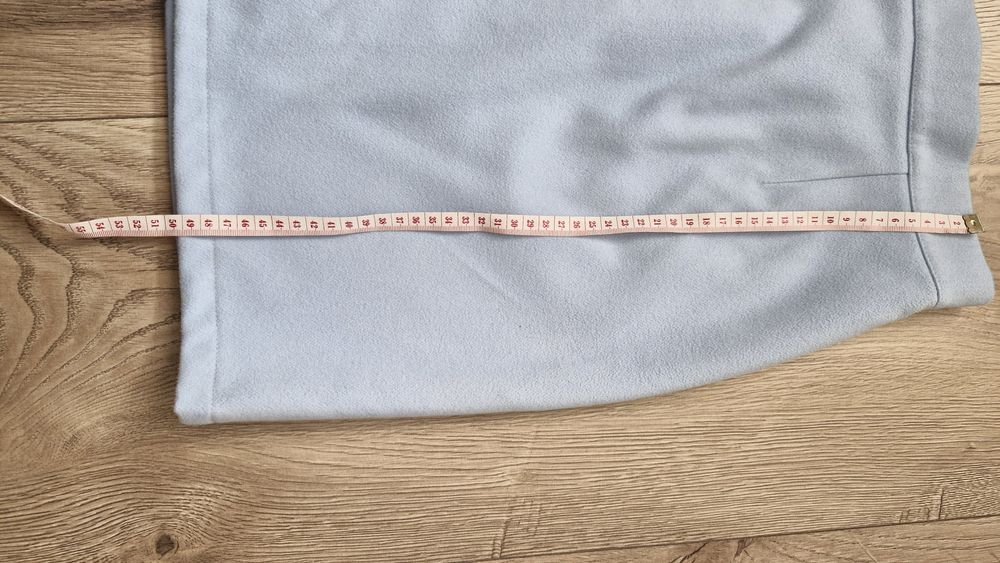 Vând fustă baby blue