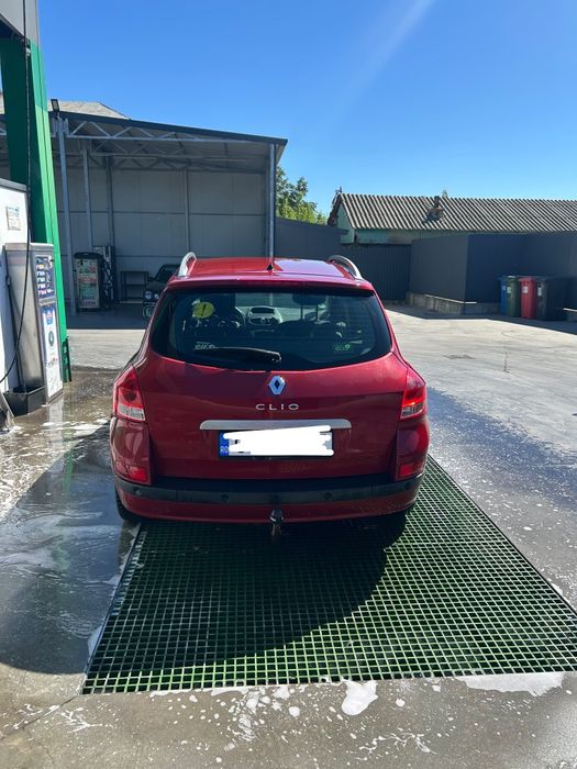 Renault Clio estate rip curl edition