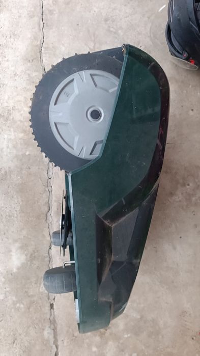 Robot de tuns iarba electrica