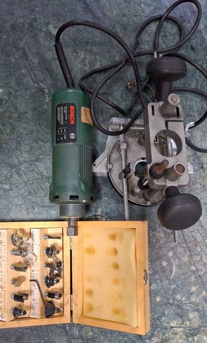 Freză verticală Bosch POF 500W  Made in Switzerland + Set 12 freze