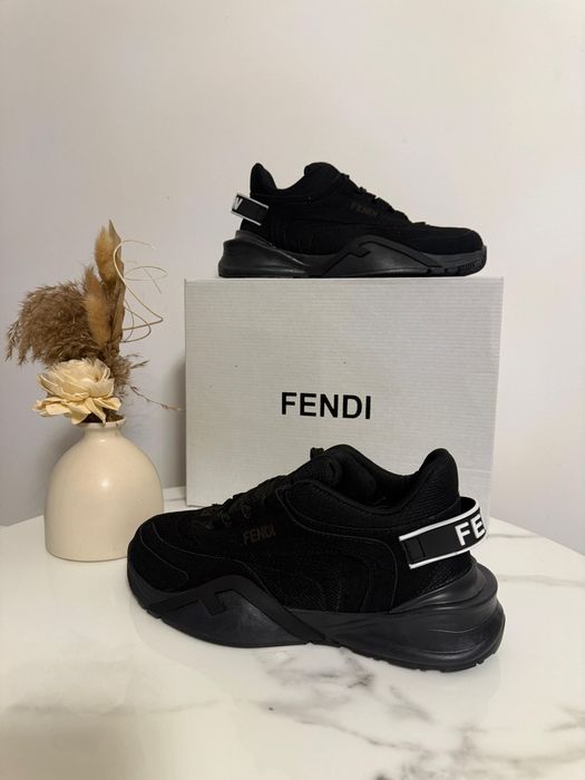 Adidadi F E N D I Flow Low Top Black