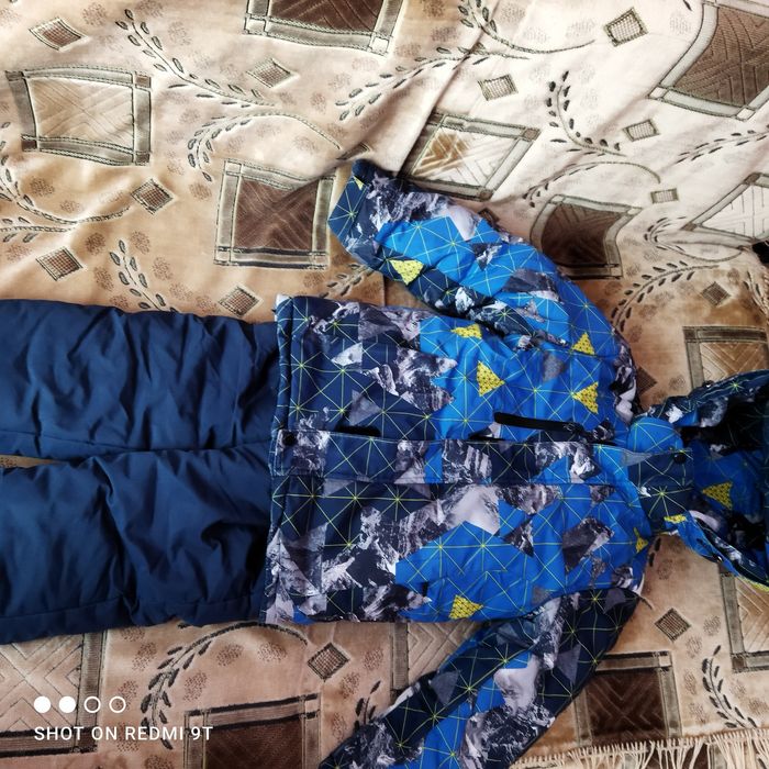 Продам комбинезоны 122 см