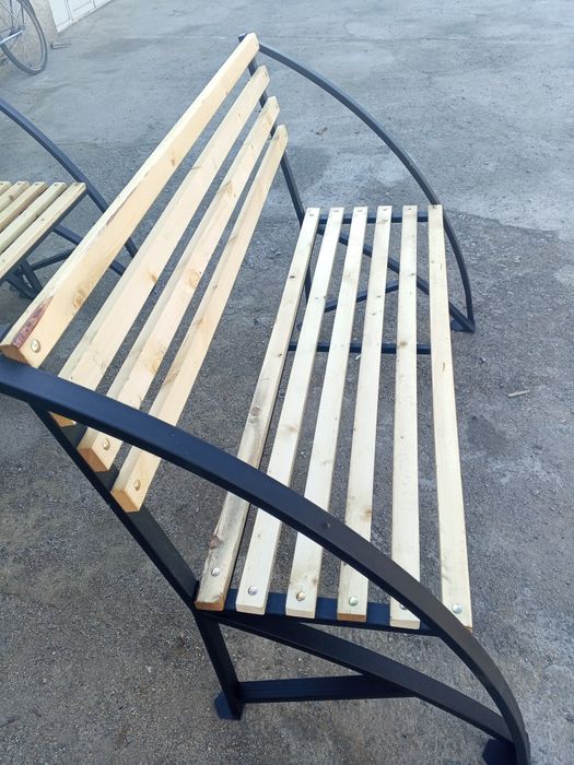 Скамейки 1.50 м шириной.