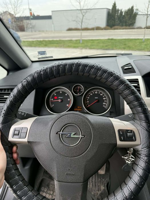 Продава се Опел зафира б