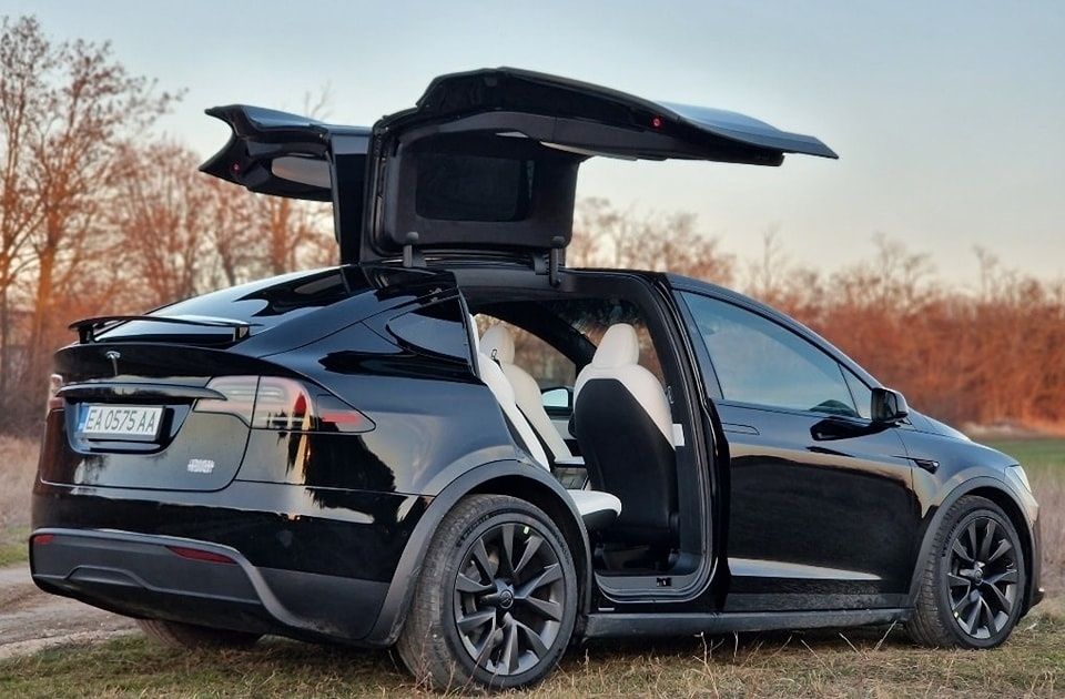 Тесла под наем за сватби и абитуриентски бал