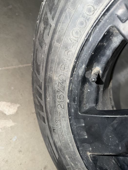 Продам диски с шинами 215/70 r16