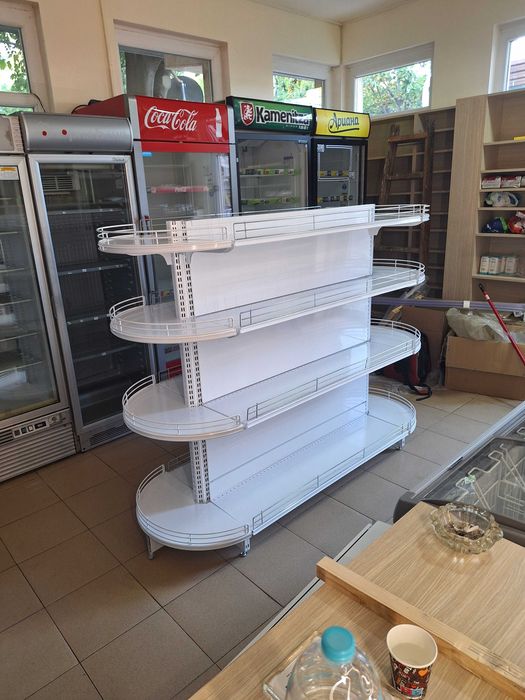 Островен стелаж за магазин