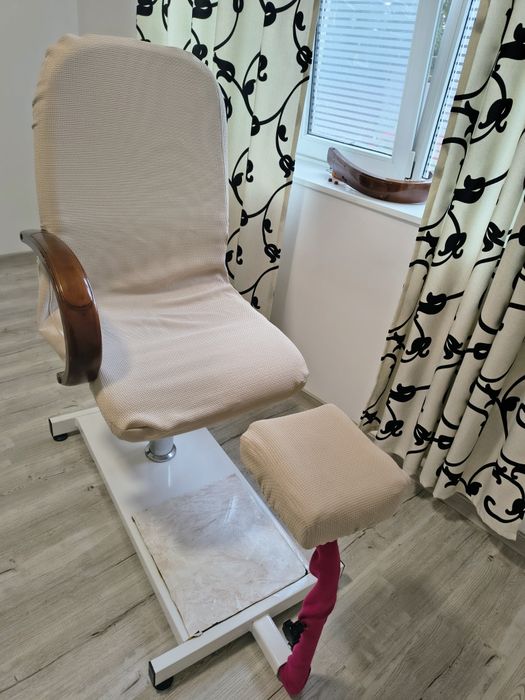 Scaun pentru pedichiura cu spătar fix