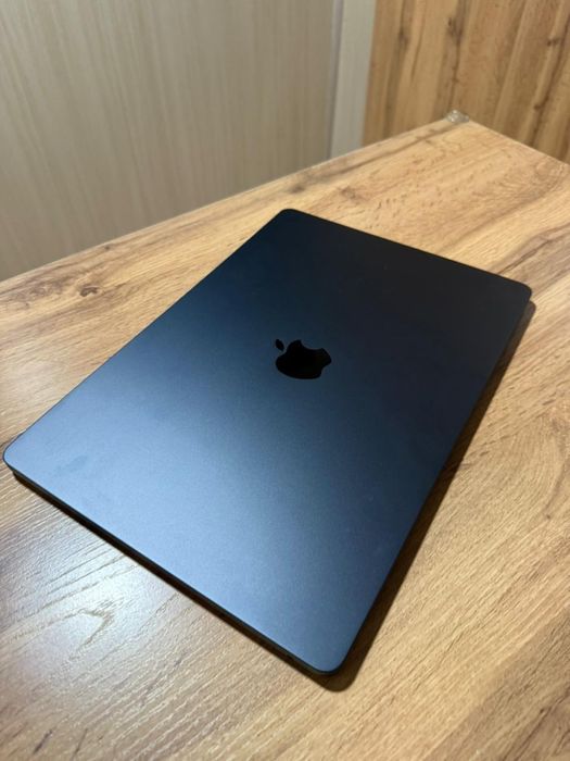 Продам Макбук Air 15