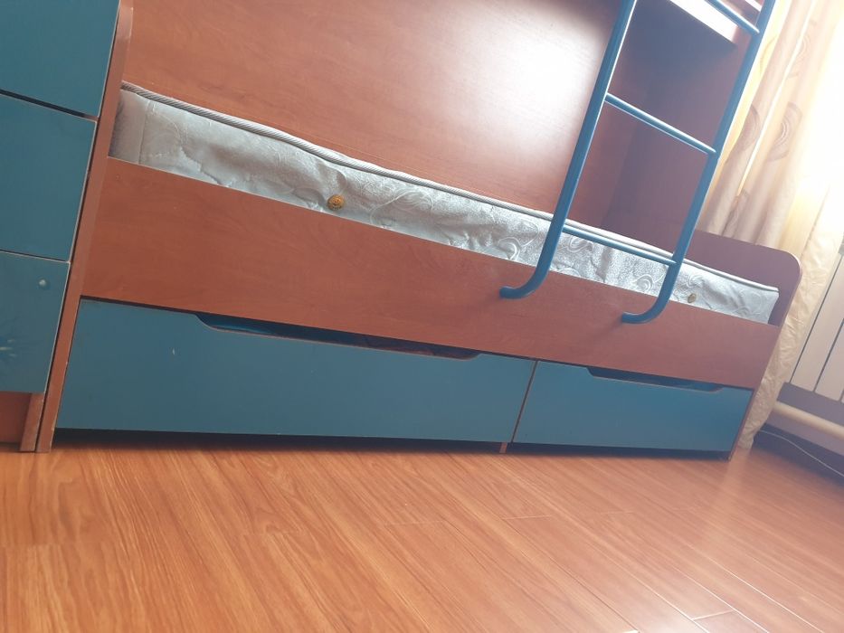 Двухъярусная кровать