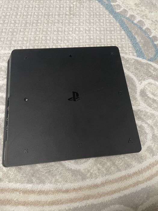 Продам игровую консоль Sony ps4