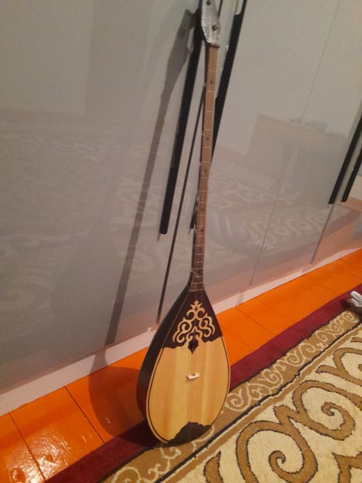 Домбыра(орташа көлемді)