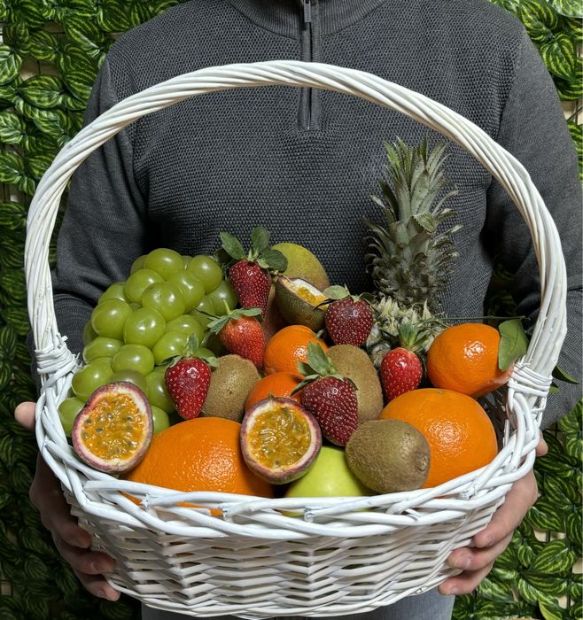 Корзины с фруктами в наличии