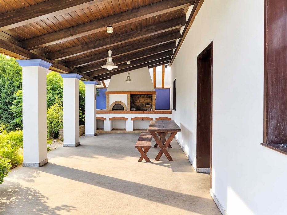Proprietar inchriez casa In Sanmihaiu Roman| Fotovoltaice 6kw | 4 dormitoare | gradina tip oază de verdeață