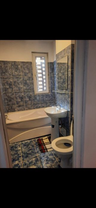Închiriez apartament cu 2 camere