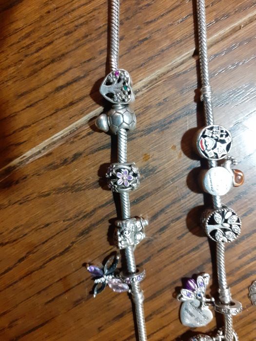 3 brățări Pandora, fiecare cu 5 charm uri