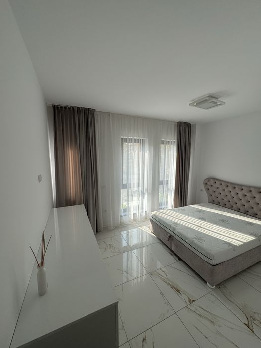 Apartament deluxe pentru inchiriere cu două camere și terasă în Giroc, modern, spațios, complet mobilat, ideal pentru confort și relaxare.
