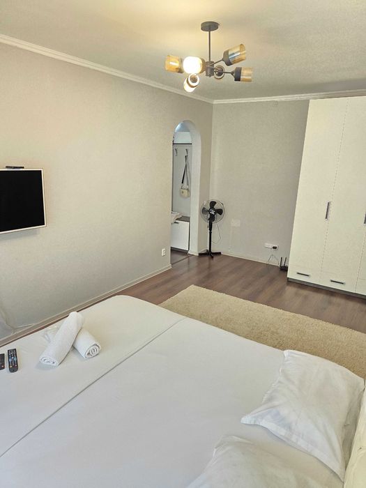 1 комнатная  центр Вип .  Kaspi Red.