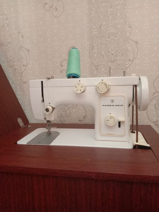 швейную машина. чайка -142М