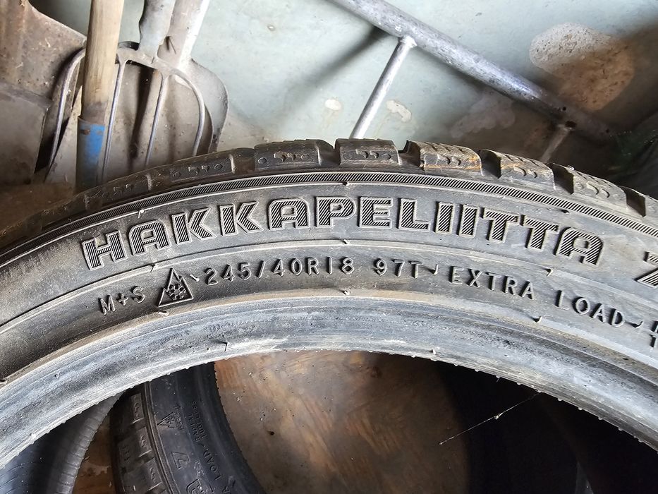 Nokian Hakkapeliitta 245/40r18