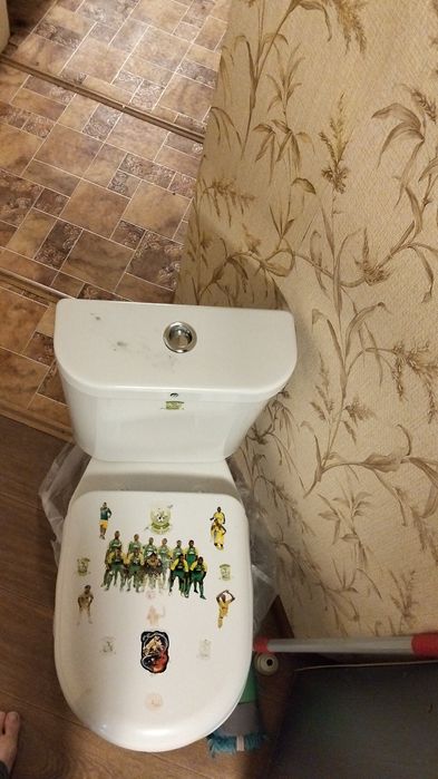 Продам унитаз  б/у большой