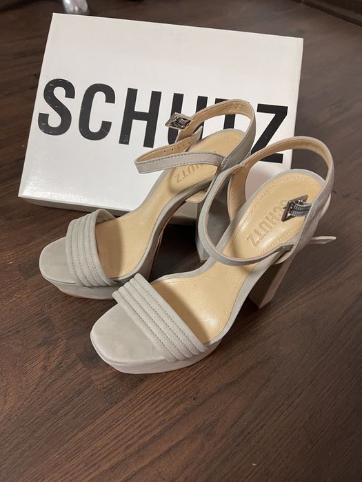 Продам босоножки