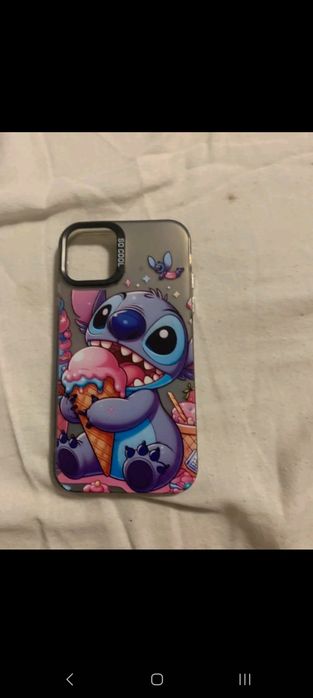 Huse de IPhone cu stitch și simple