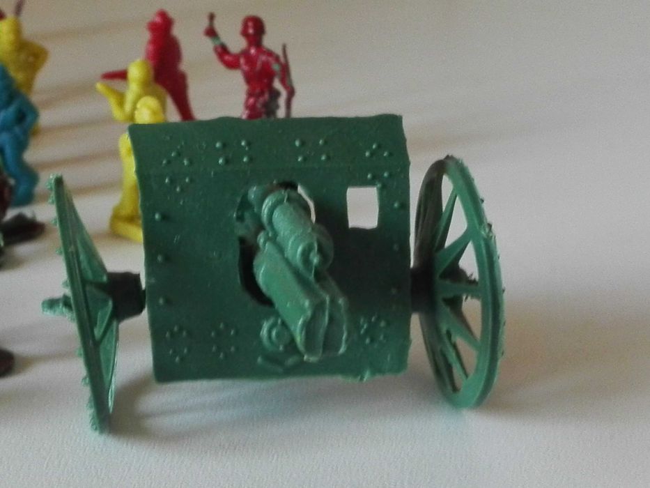 Пластмасови войници и лот гръцки фонокарти .