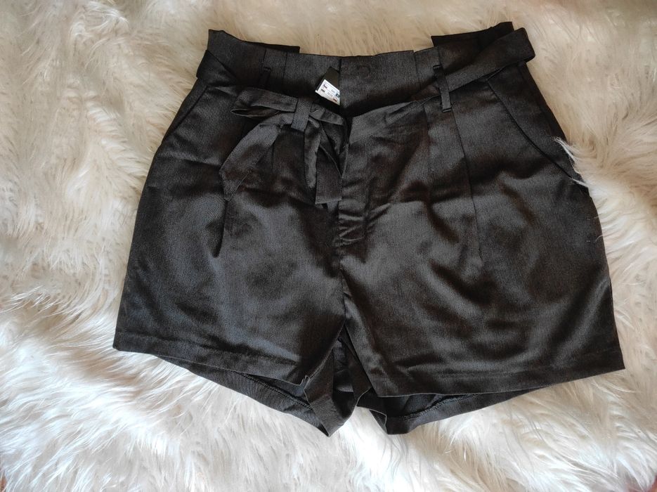 Къси панталони Amisu