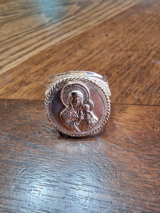 Золотая печатка новая.