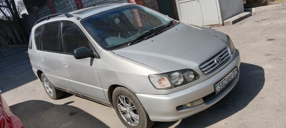 Авто машина тойота ипсум