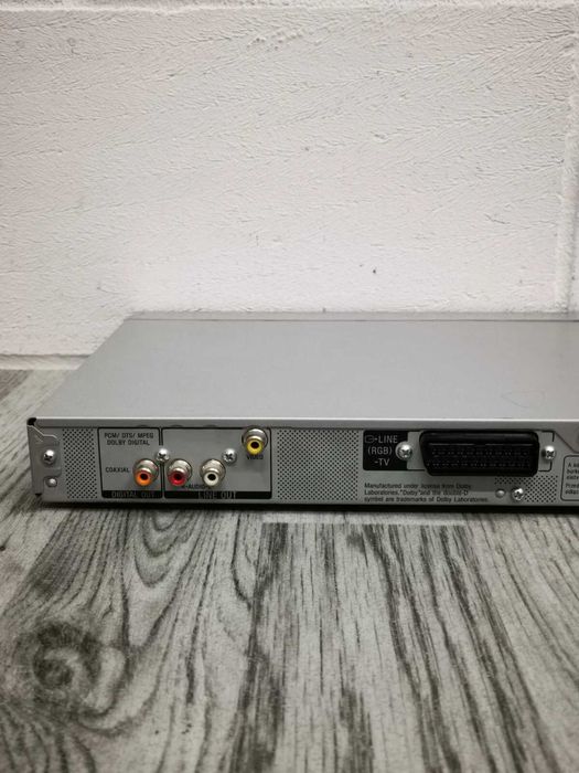 страхотен отвсякъде оригинален мп3 дивиди плеър на Сони