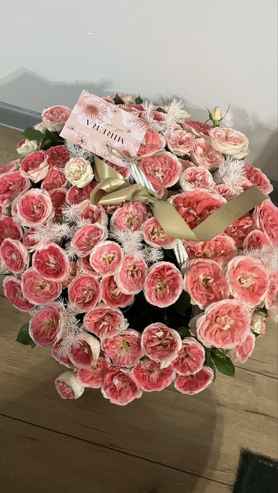 букет цветов в корзине