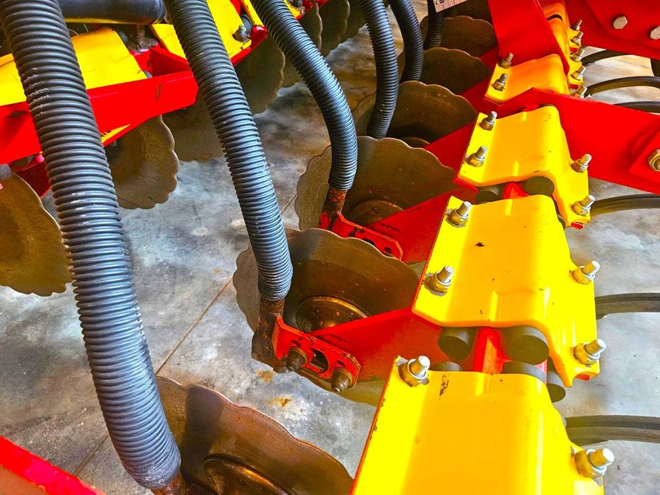 Semanatoare paioase cu fertilizare Vaderstad Rapid 400C an 2018 Kuhn