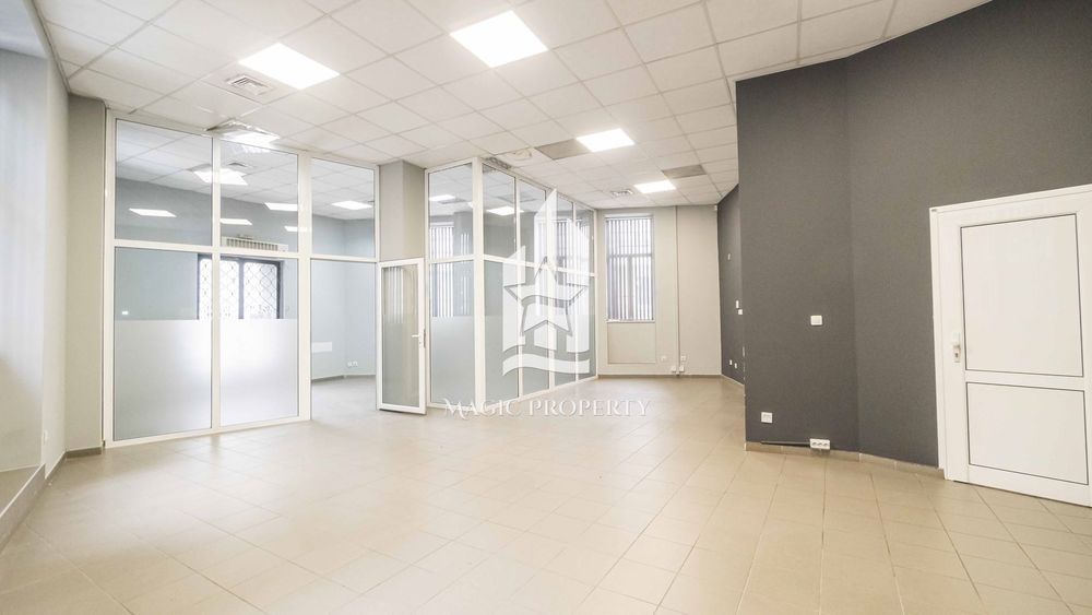 Дава се под наем Офис в Бургас, Център - 117 кв.м за 850 € - Снимка #2