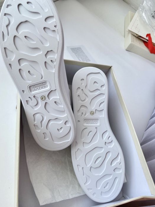Продам крассовки Alexander McQueen премиум качества