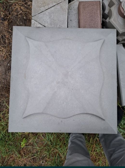 Vând capace din beton pentru gard