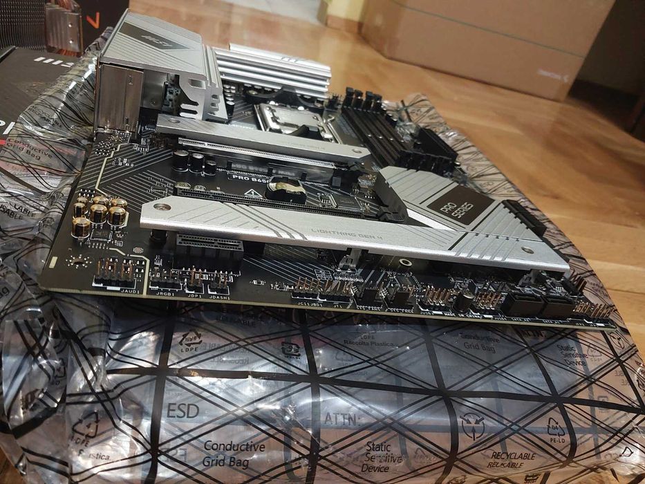 AMD Ryzen 5 7600X + MSI Pro B650-A Wi-Fi