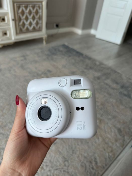 Instax 12mini в белом цвете
