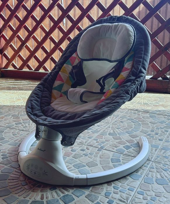 Vând pătuț , leagăn electric și cantar copii