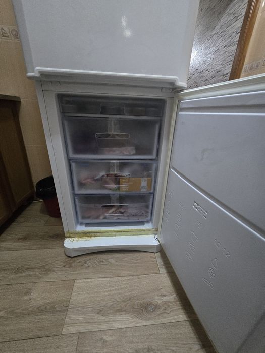 Продам холодильник