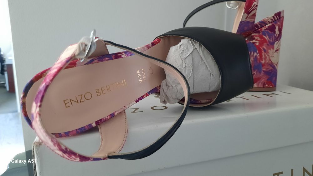 Sandale elegante din piele  cu toc mărimea 37